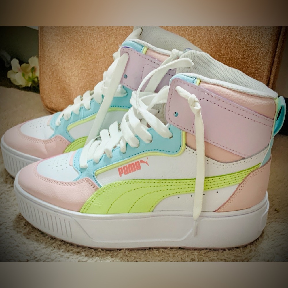 Puma Karmen Rebelle Hightops Size 5.5 in women and 4.5 in Girls Youth EUC